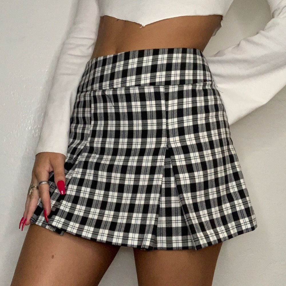 vintage 90’s esque plaid low rise mini skirt